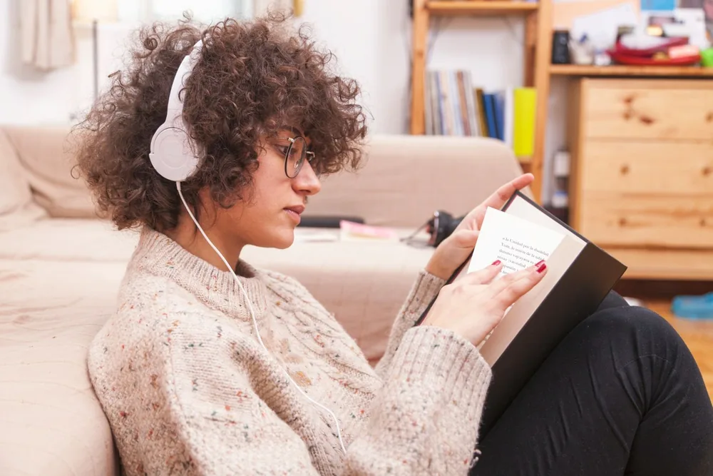 Follow a Book While It Is Read Aloud