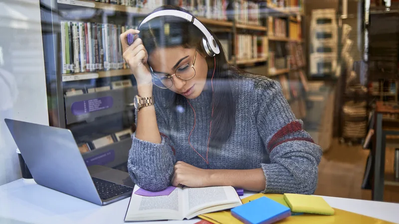 Take notes beside the reading